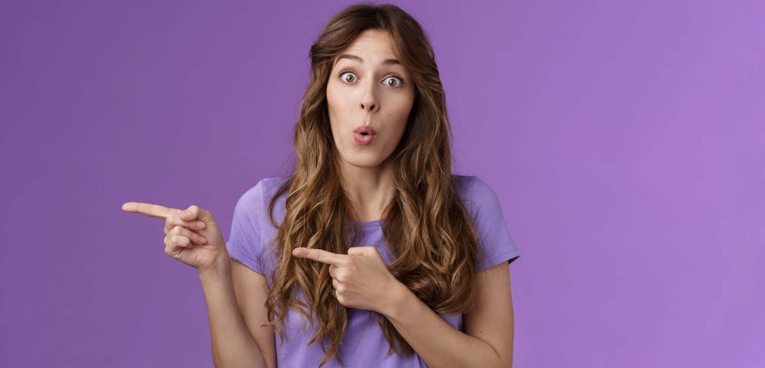 Nysgerrig kvinde på næserenser